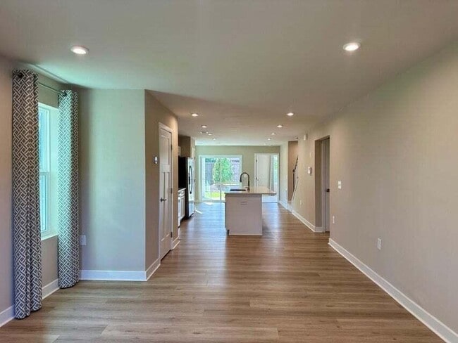 Photo - 107 Oxbow Dr