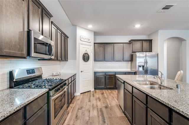 Photo - 633 Jamestown Ln