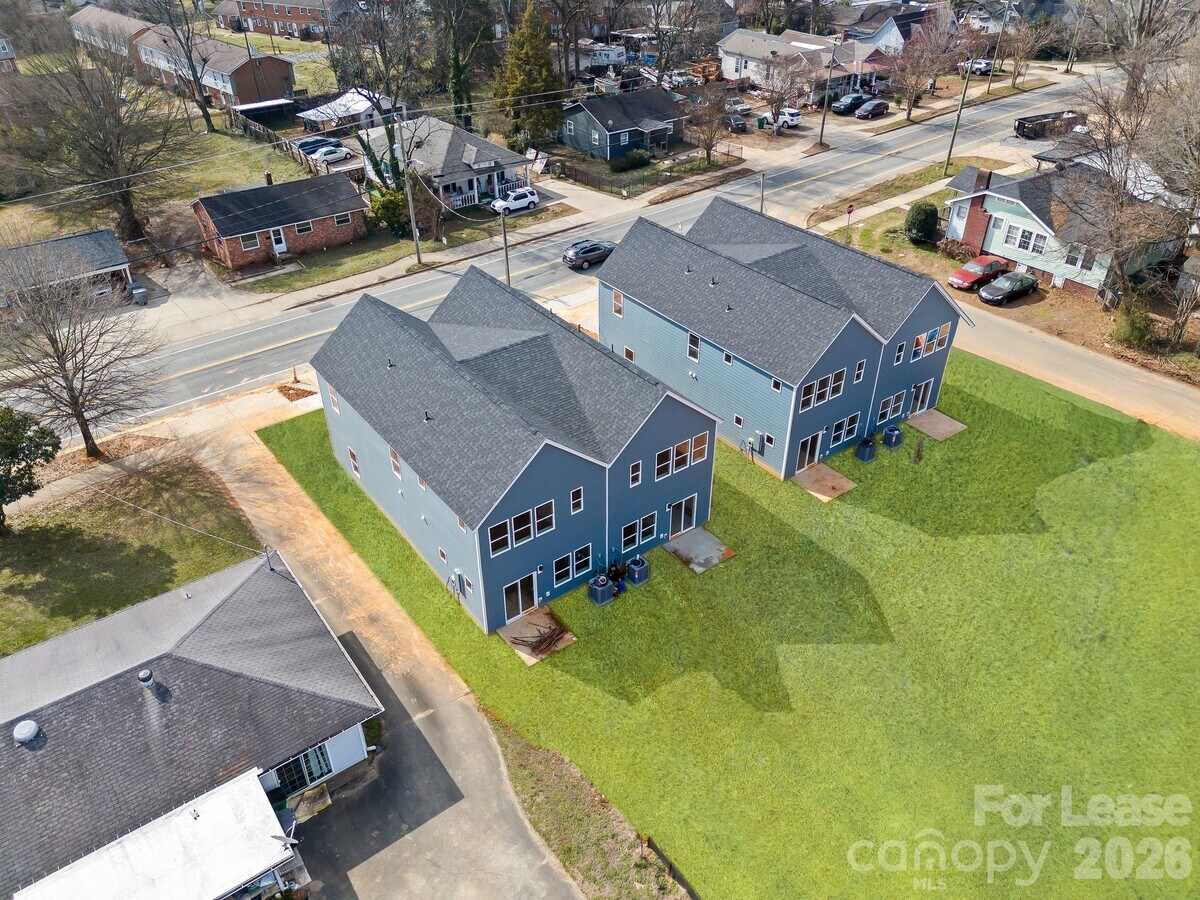 Photo - 341 N Hoskins Rd