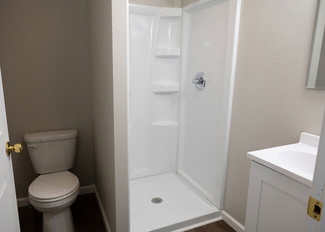 Photo - 115 E 6th St