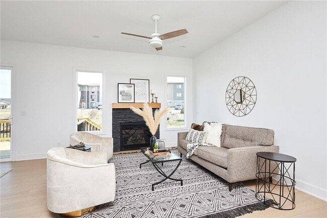 Photo - 454 S 91st St