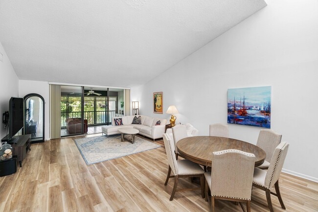 Photo - 61 Eastgate Dr Unit D