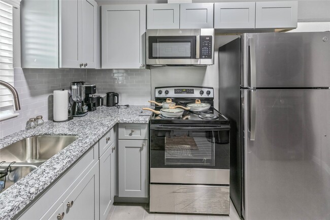 Photo - 2824 Blodgett St Unit 4