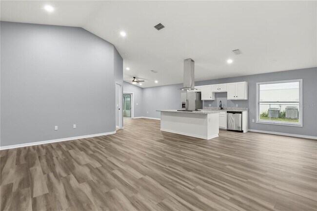 Photo - 460 Martigues Dr