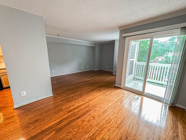 Photo - Charming 1 Bed 1 Bath Unit With Private Ba...