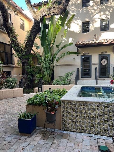 2767 Coconut Ave