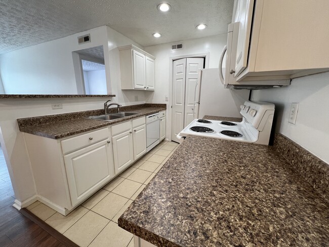 Kitchen - 2 - 5588 Cypress Chase Unit 5588