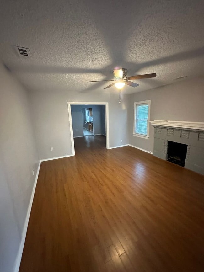 Photo - Beautiful 2 Bedroom 1 Bath DUPLEX