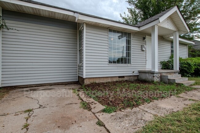 221 W Douglas Dr