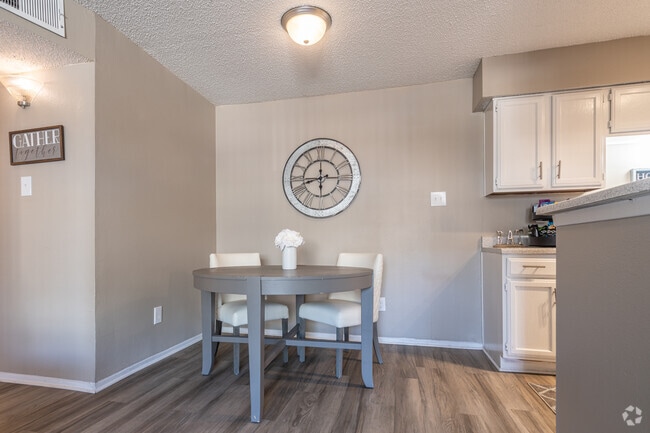 1HAB,1BA - 642 ft² - Century Park Apartments