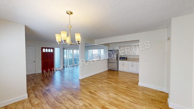 Iris Ave - Iris Ave Apartment Unit 512  Iris Ave