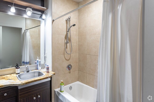 1HAB, 1BA - 650 ft² - St. Anne Lofts