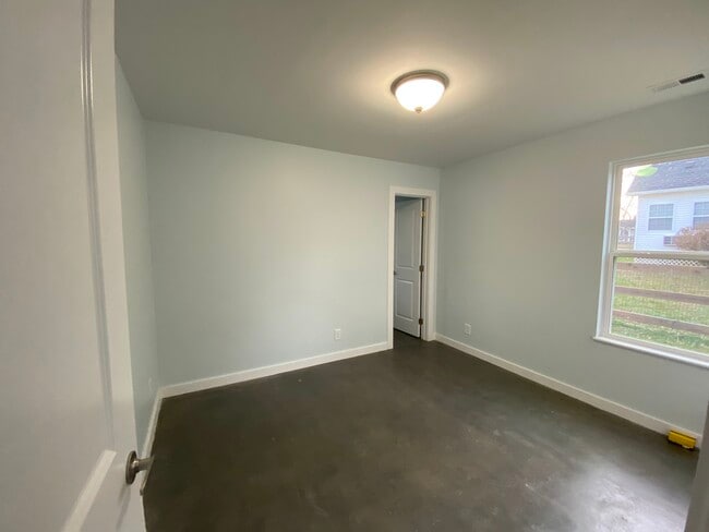 Photo - 218 College St