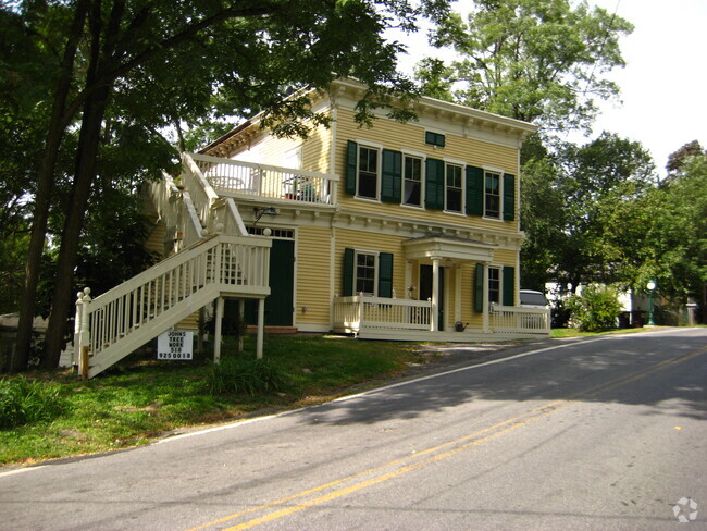 Building Photo - 806 Gahbauer Rd Unit 2 Rental