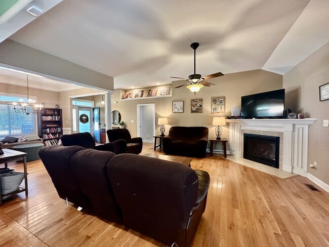 Photo - 2717 Millmann Rd