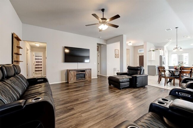 Photo - 465 Compass Dr