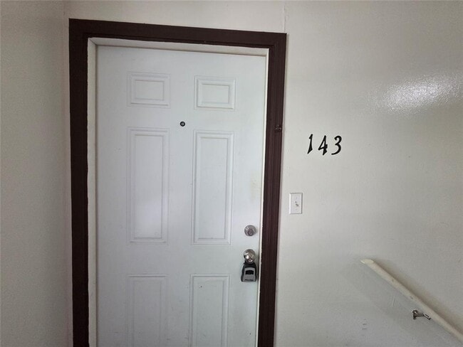 Photo - 401 SE 12th St Unit 143