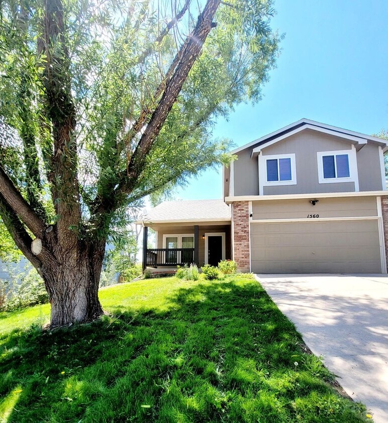 Well maintained 4 bedroom home on west side! - Well maintained 4 bedroom home on west side!