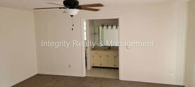 230 Foxridge Rd