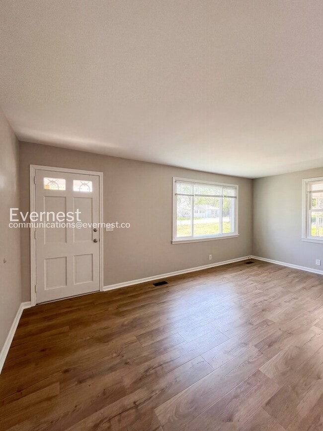 Photo - 3233 Southlake Dr