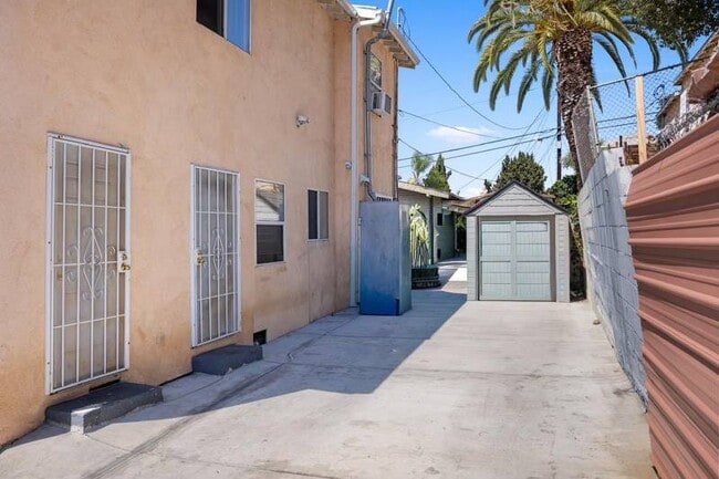 Photo - 1686 S Rimpau Blvd Unit PRIMARY ROOM