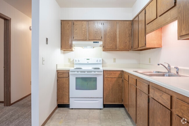 2BR, 1BA - 858SF - Kitchen - Oakridge Apartments