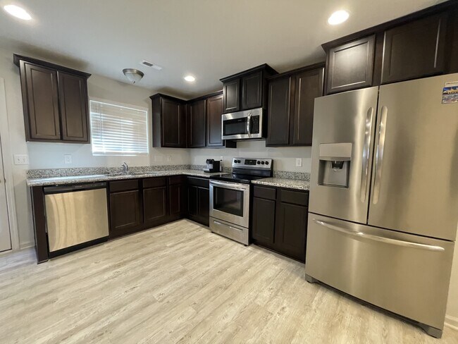 Photo - 201 Socket St