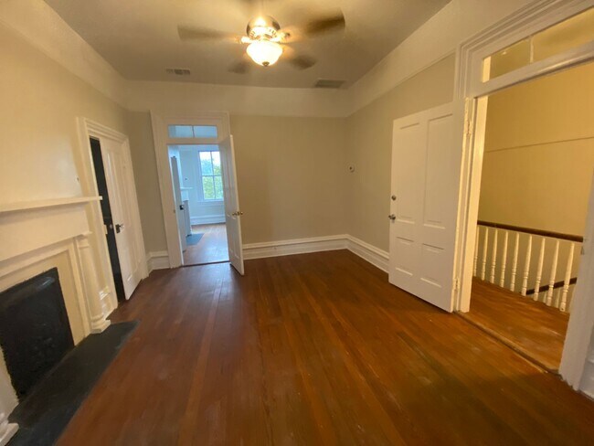 Building Photo - 218 E Henry St Unit B Rental