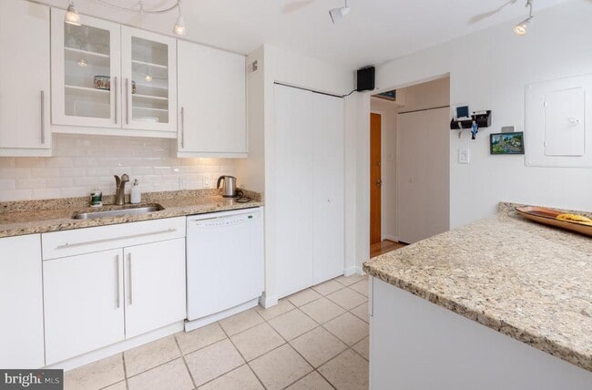 Photo - 1140 23rd St NW Unidad 205