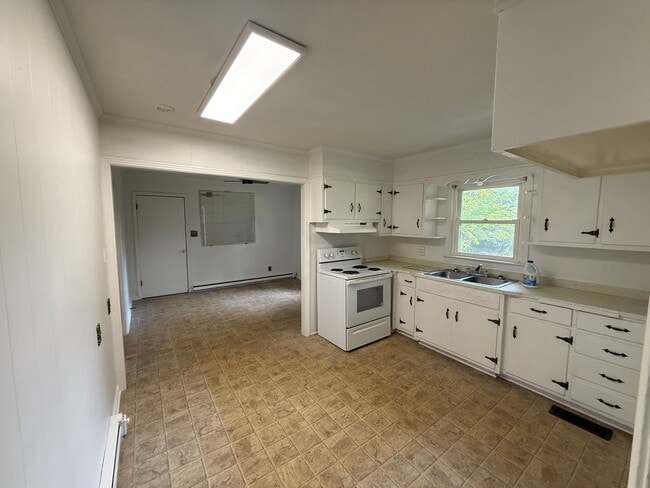 Photo - 754 N Main St