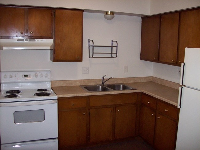 kitchen - 14555 Champaign Rd Unit 107
