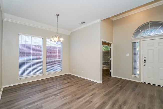 Photo - 4617 Seneca Dr