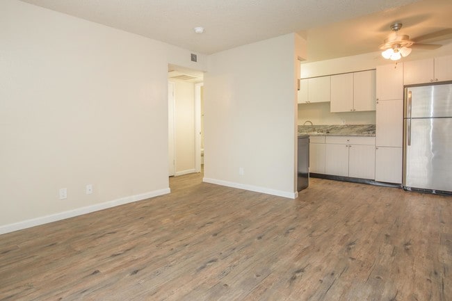 Photo - Chateau Monterey II