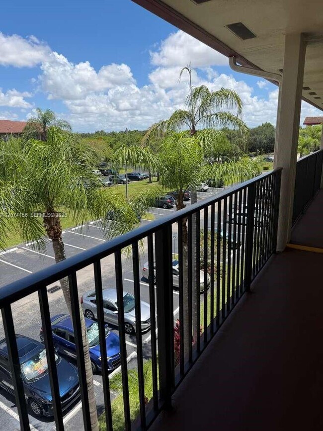 1600 SW 127th Way Unit 401C
