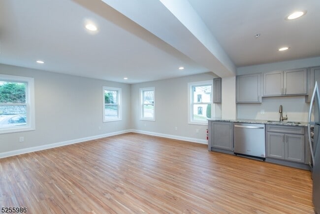 Photo - 122 Main St Unit 4