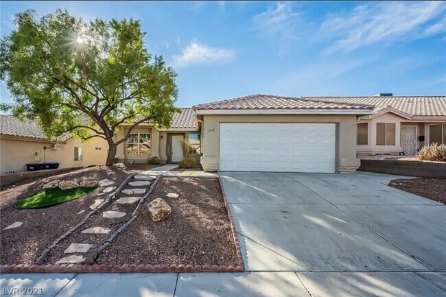 Building Photo - 2033 Riderwood Ave