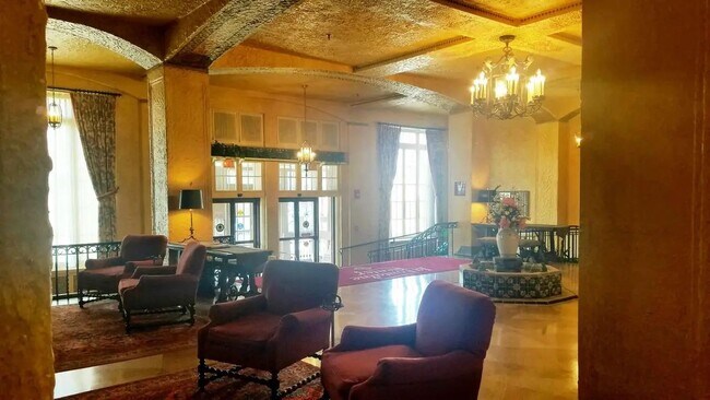 Photo - 208 W State St