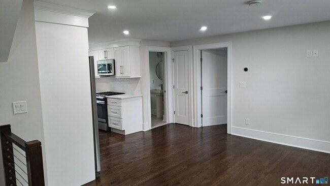 42 Poe Ct