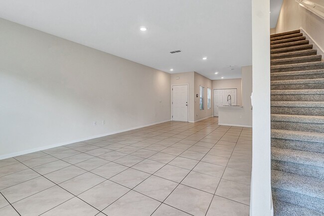 Photo - 920 Observatory Pkwy