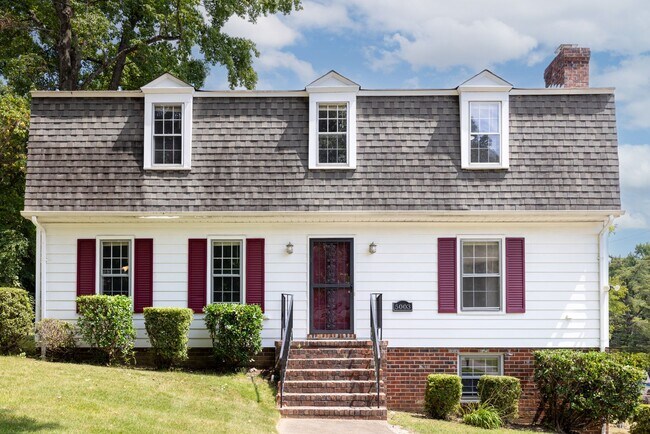 Photo - Stunning 4-Bedroom, 2.5-Bathroom Three-Sto...