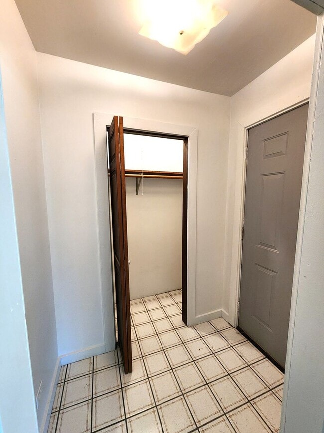 Photo - Spacious 2 Bedroom Home w/ 2.5 car garage - Westmont