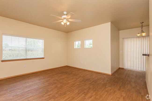 2BR, 1.5BA - 1043SF "Topaz" Living Room