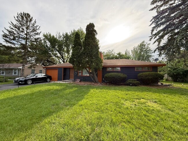Beautiful 4 bed 2.5 Bath Bloomington SF Ho... - Beautiful 4 bed 2.5 Bath Bloomington SF Ho... House