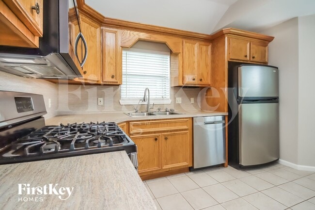 3907 Stoneybrook Dr