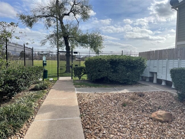 Photo - 718 Redwing Park Dr