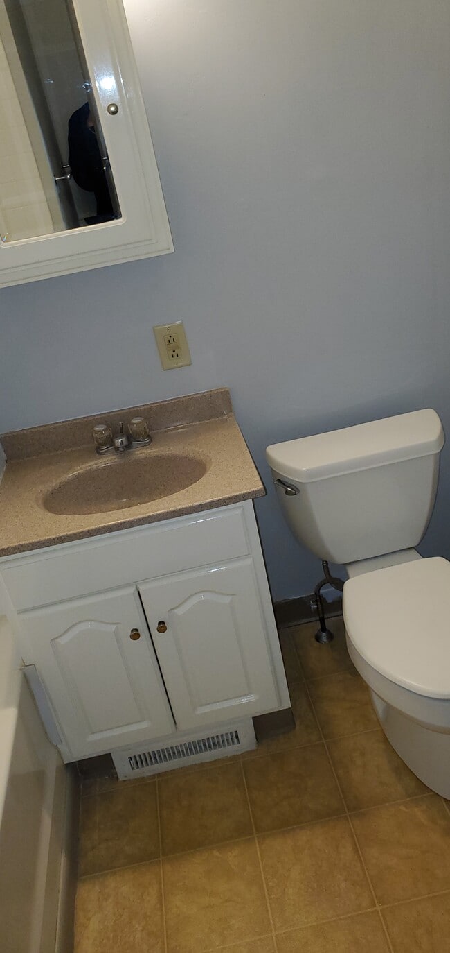 Bathroom - 908 Tulip St Unit TulipLower