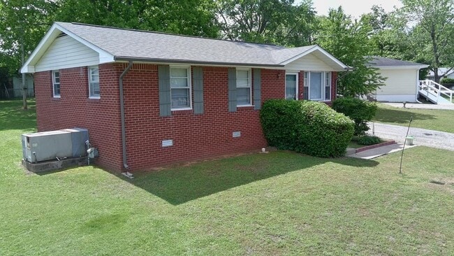 Photo - 204 Crest Dr