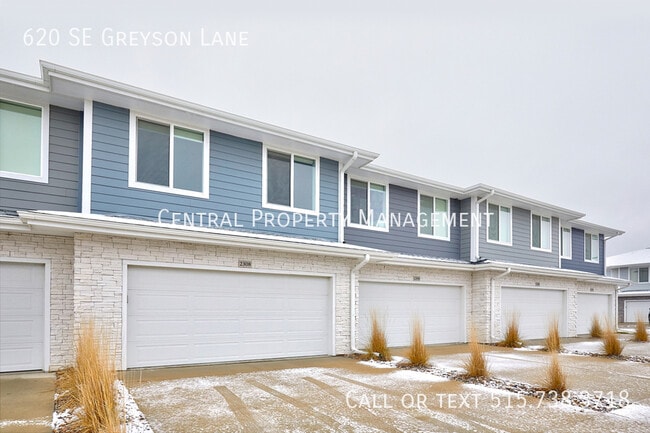 Photo - 620 SE Greyson Ln