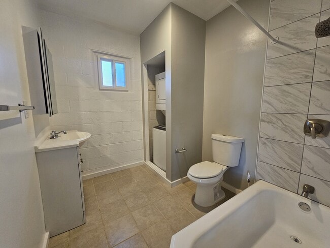 Photo - 425 Talbot Ave