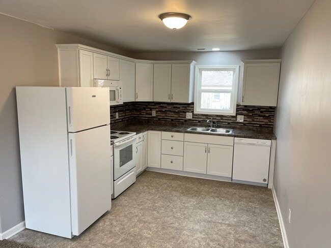 Photo - 8175 Center Dr